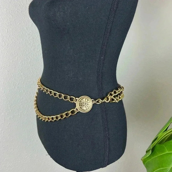 Escada Vinatge Designer Women’s Gilted Gold Tone Couture Chain Link Belt